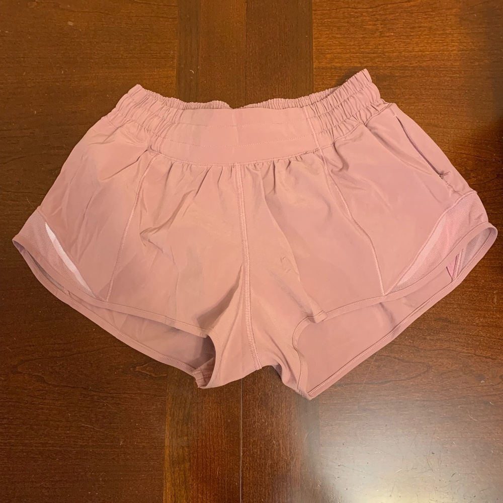 Lululemon Hotty Hot LR Short 2.5” (Size 4) in Copper Coil Light Mauve Shorts